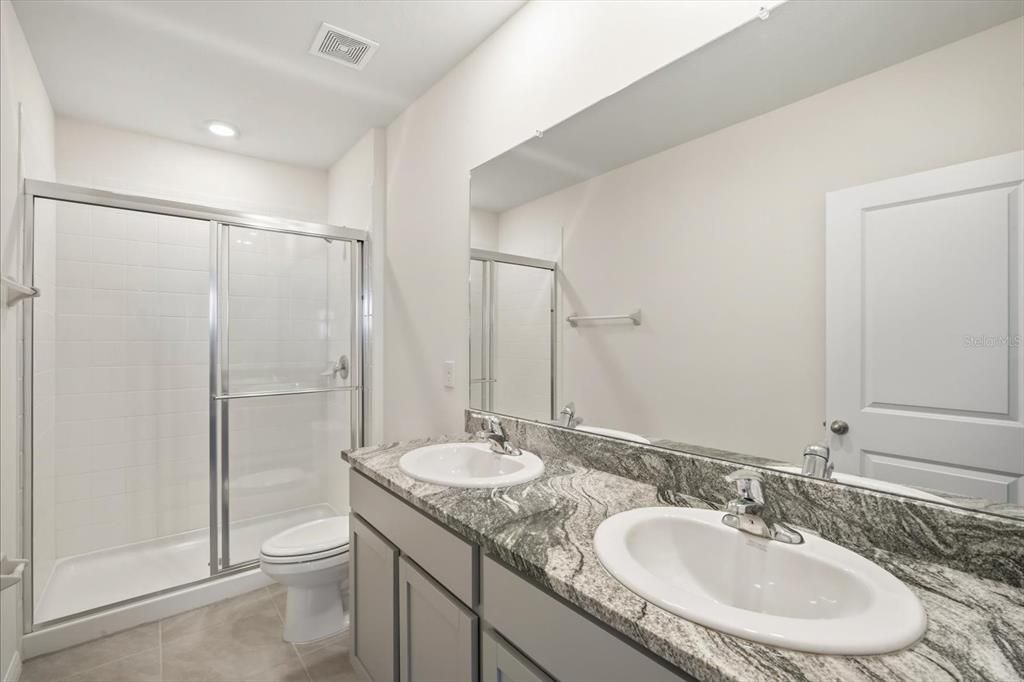 На продажу: $306,900 (3 спален, 2 ванн, 1673 Квадратных фут)