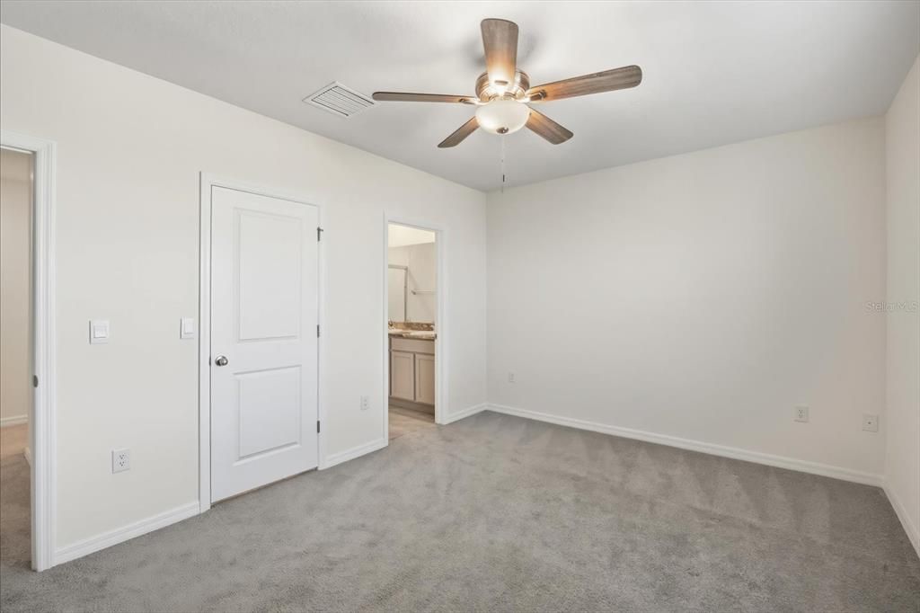 На продажу: $306,900 (3 спален, 2 ванн, 1673 Квадратных фут)