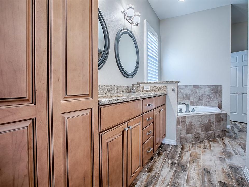 На продажу: $539,900 (3 спален, 2 ванн, 2421 Квадратных фут)