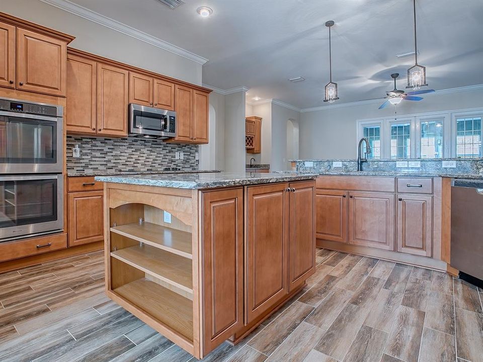 На продажу: $539,900 (3 спален, 2 ванн, 2421 Квадратных фут)