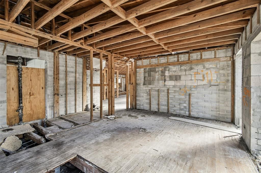 На продажу: $389,000 (0.22 acres)