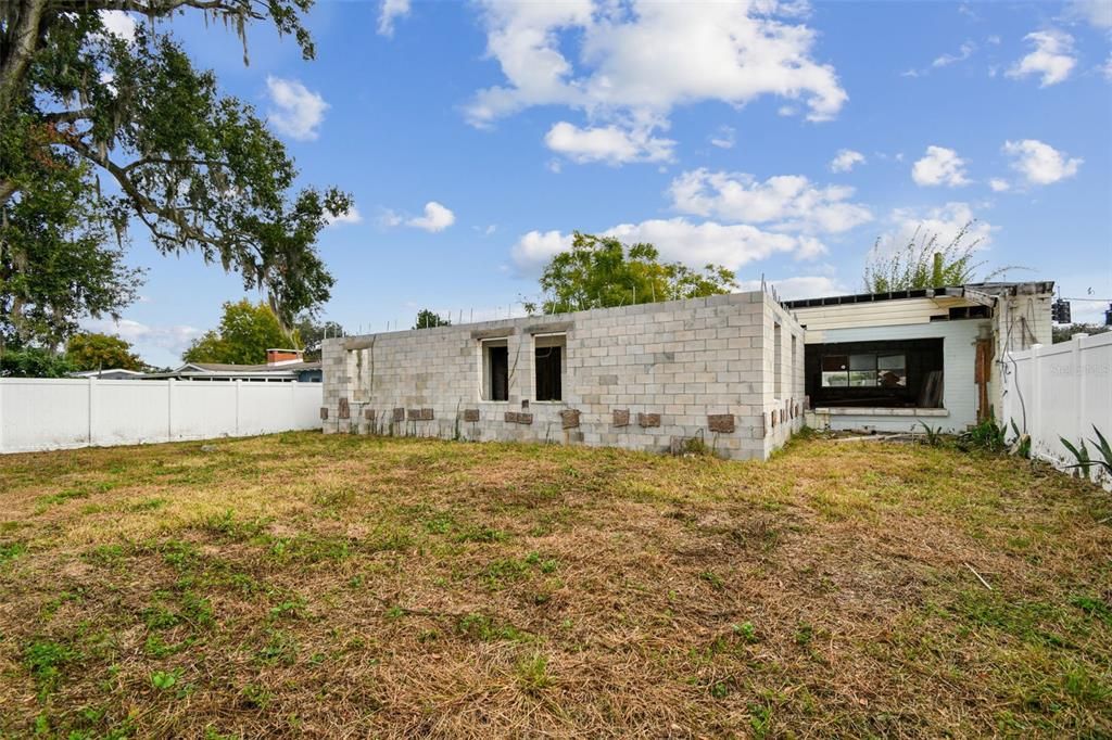 На продажу: $389,000 (0.22 acres)