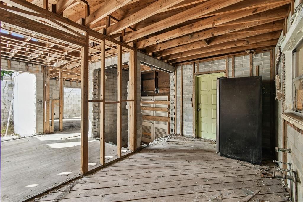 На продажу: $389,000 (0.22 acres)