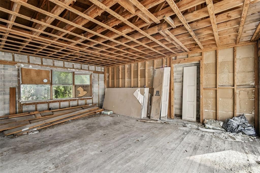 На продажу: $389,000 (0.22 acres)