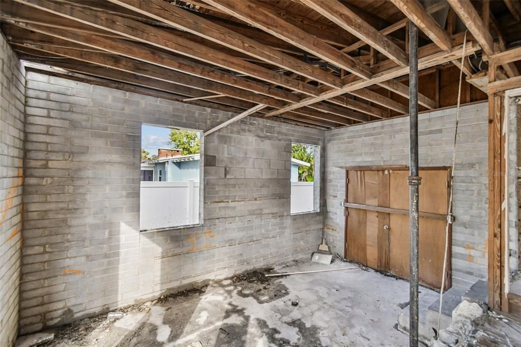 На продажу: $389,000 (0.22 acres)