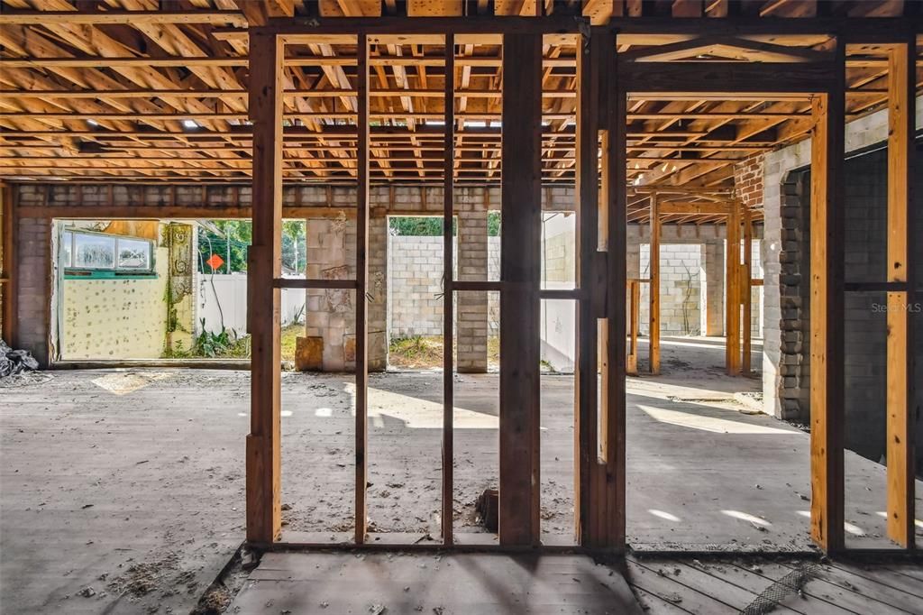 На продажу: $389,000 (0.22 acres)