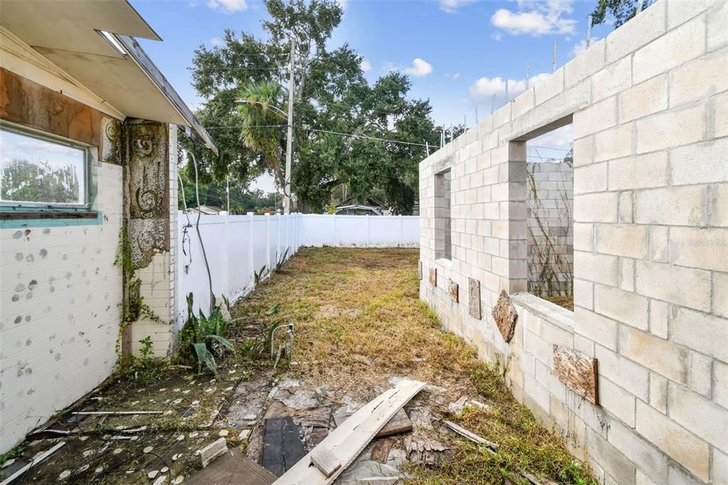 На продажу: $389,000 (0.22 acres)