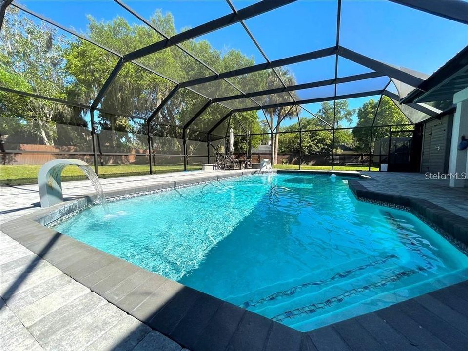 En Venta: $610,000 (5 camas, 2 baños, 2722 Pies cuadrados)