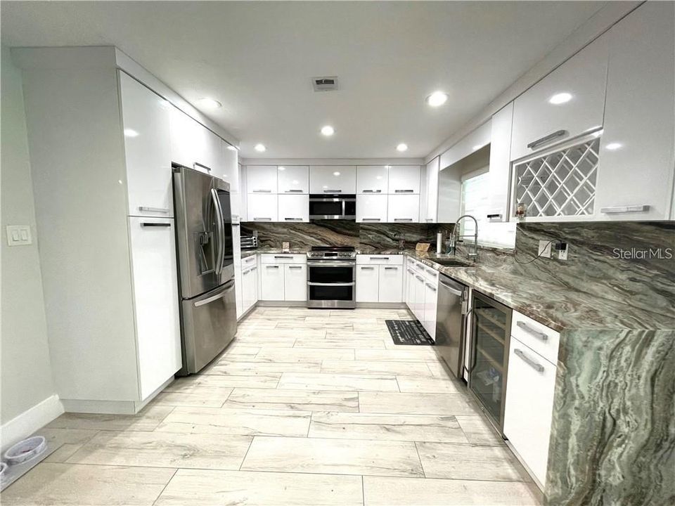 En Venta: $610,000 (5 camas, 2 baños, 2722 Pies cuadrados)