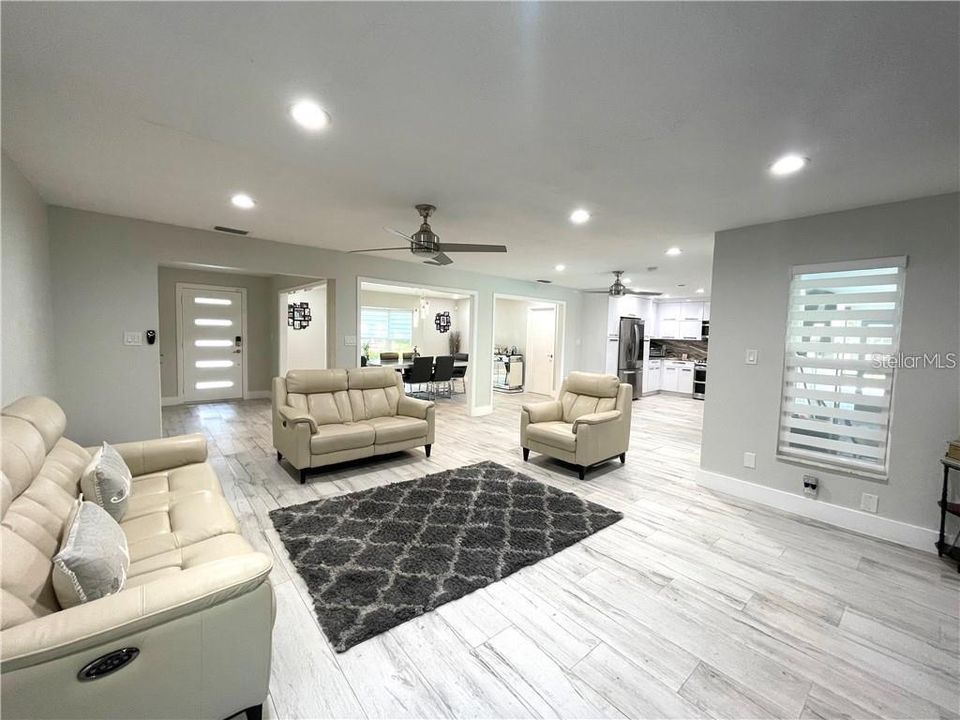 En Venta: $610,000 (5 camas, 2 baños, 2722 Pies cuadrados)