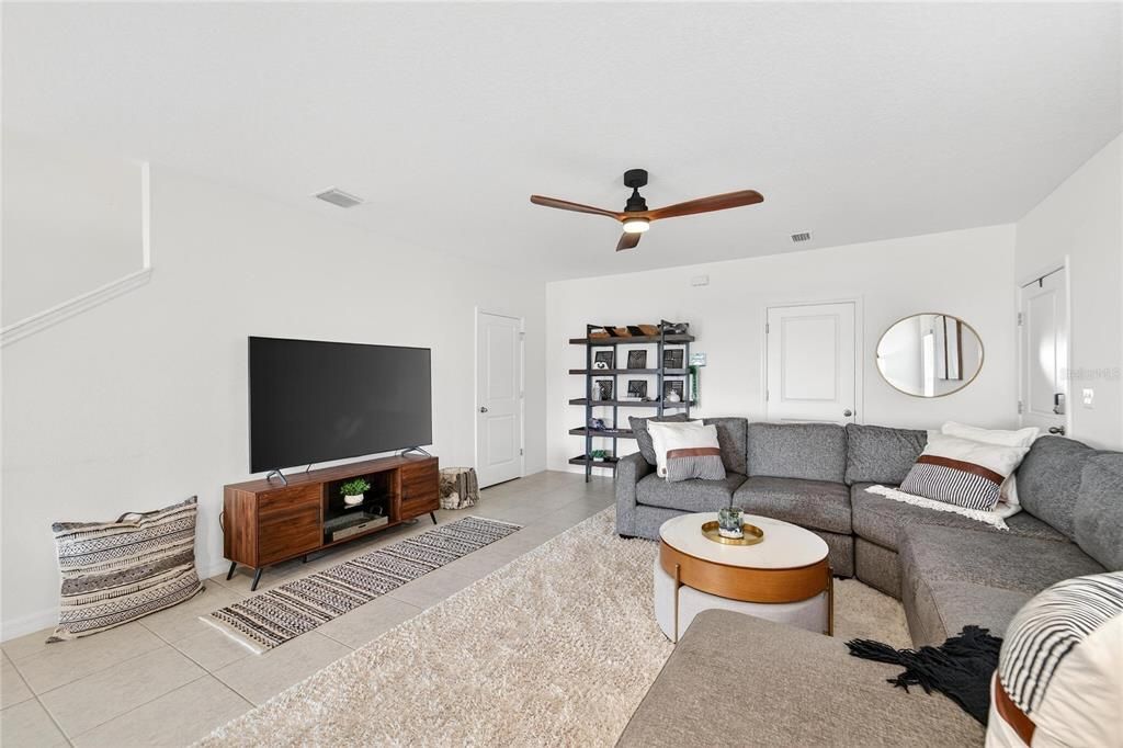 В аренду: $2,250 (3 спален, 2 ванн, 1727 Квадратных фут)