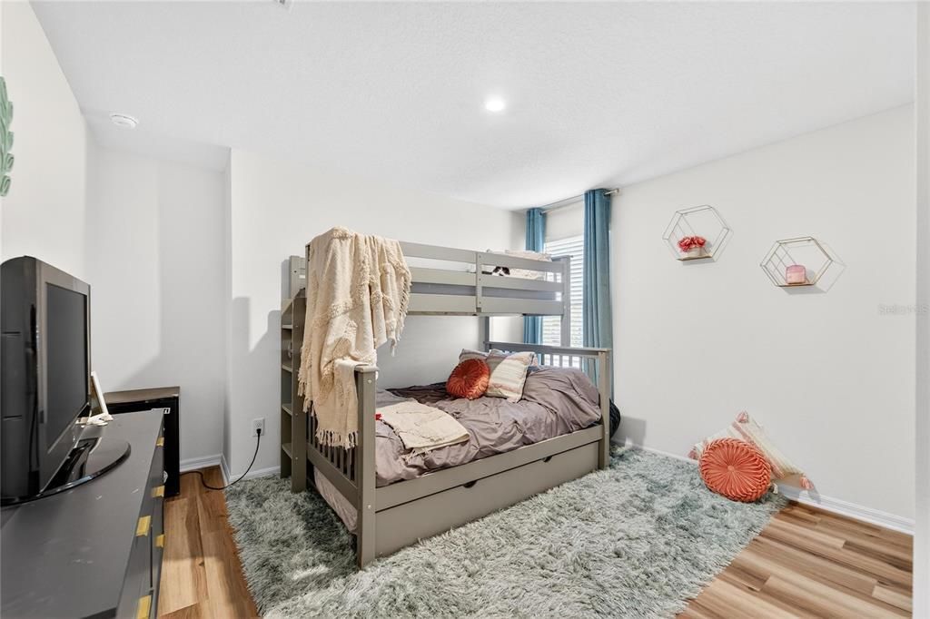 В аренду: $2,250 (3 спален, 2 ванн, 1727 Квадратных фут)