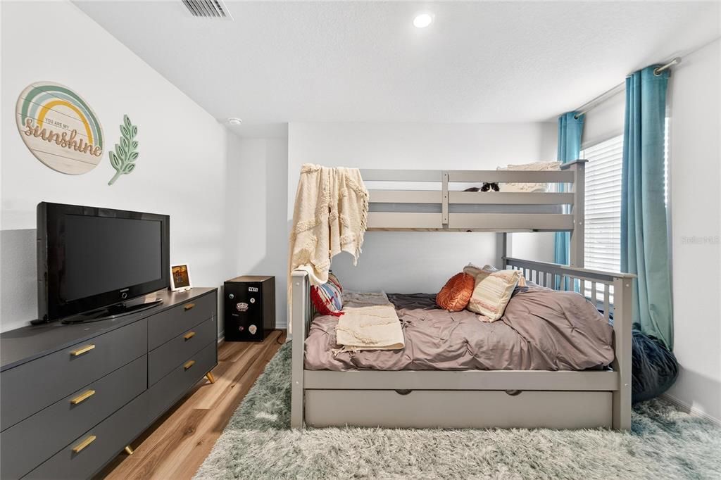 В аренду: $2,250 (3 спален, 2 ванн, 1727 Квадратных фут)