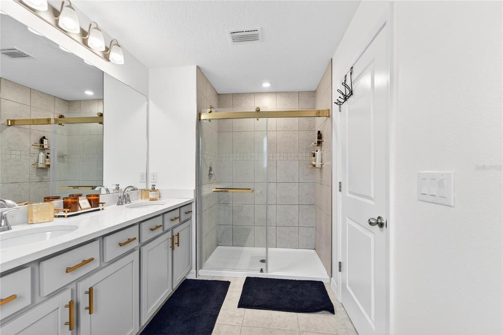 В аренду: $2,250 (3 спален, 2 ванн, 1727 Квадратных фут)