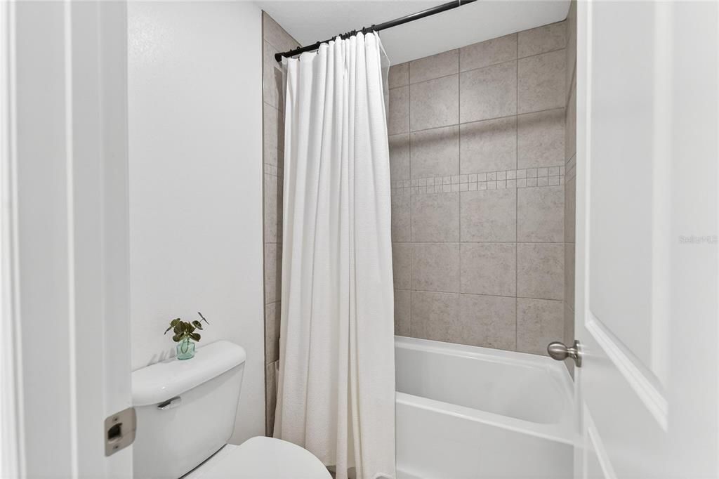 В аренду: $2,250 (3 спален, 2 ванн, 1727 Квадратных фут)