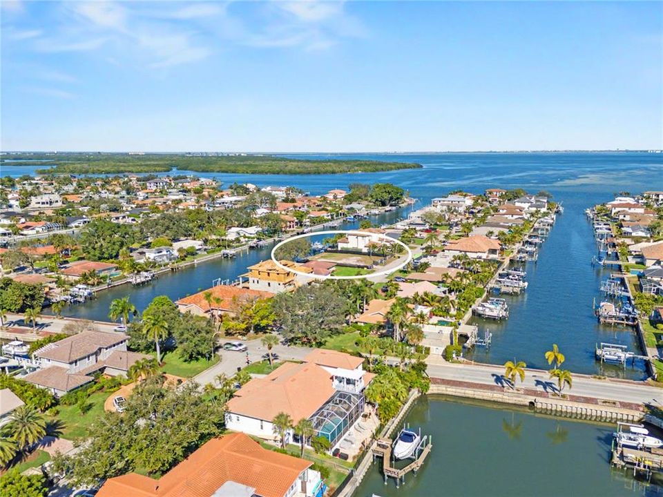 На продажу: $1,200,000 (0.23 acres)