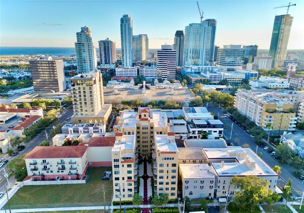 For Rent: $2,150 (1 beds, 1 baths, 707 Square Feet)