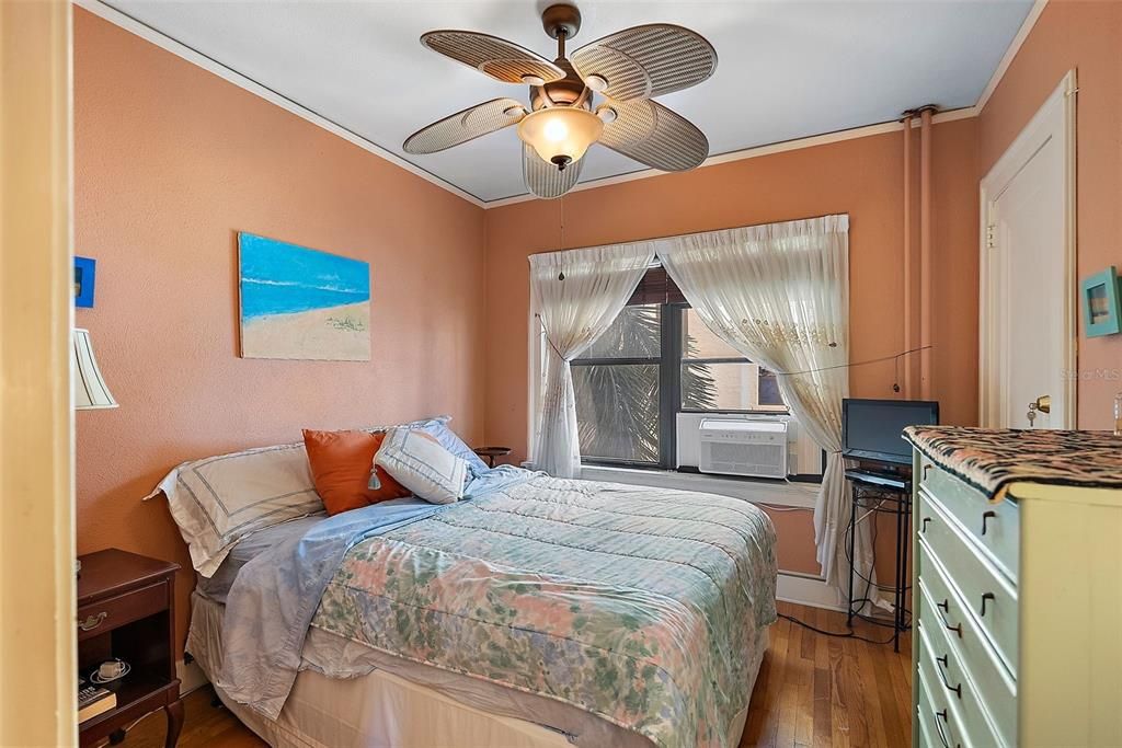 For Rent: $2,150 (1 beds, 1 baths, 707 Square Feet)