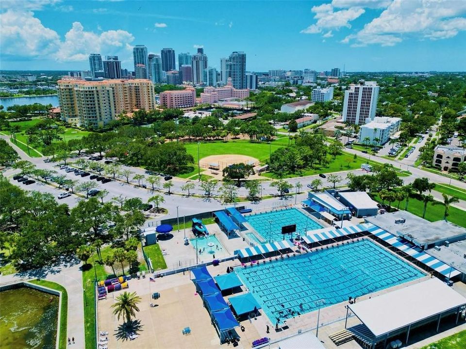 For Rent: $2,150 (1 beds, 1 baths, 707 Square Feet)