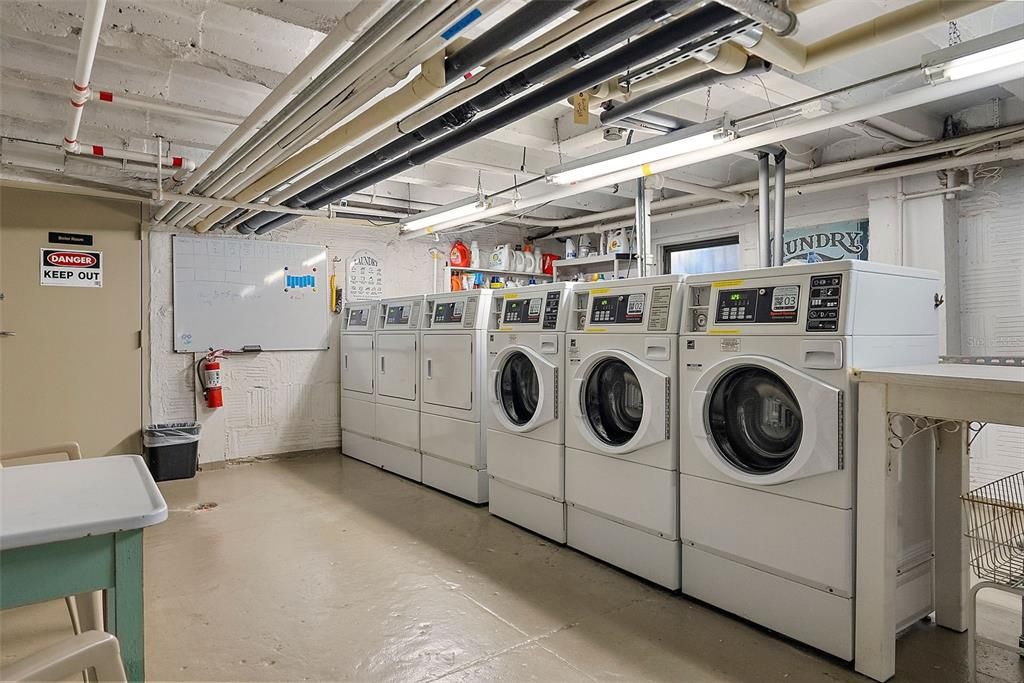 For Rent: $2,150 (1 beds, 1 baths, 707 Square Feet)