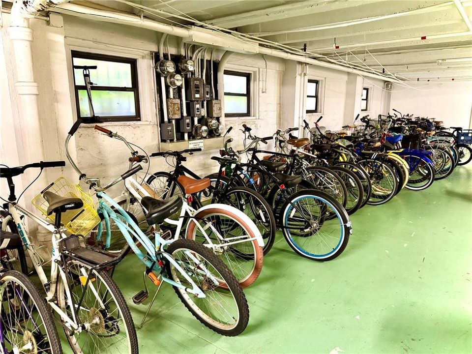 For Rent: $2,150 (1 beds, 1 baths, 707 Square Feet)