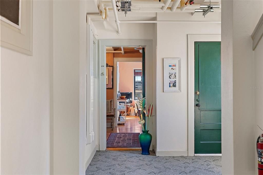 For Rent: $2,150 (1 beds, 1 baths, 707 Square Feet)