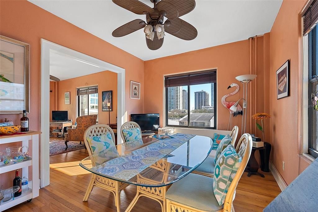 For Rent: $2,150 (1 beds, 1 baths, 707 Square Feet)