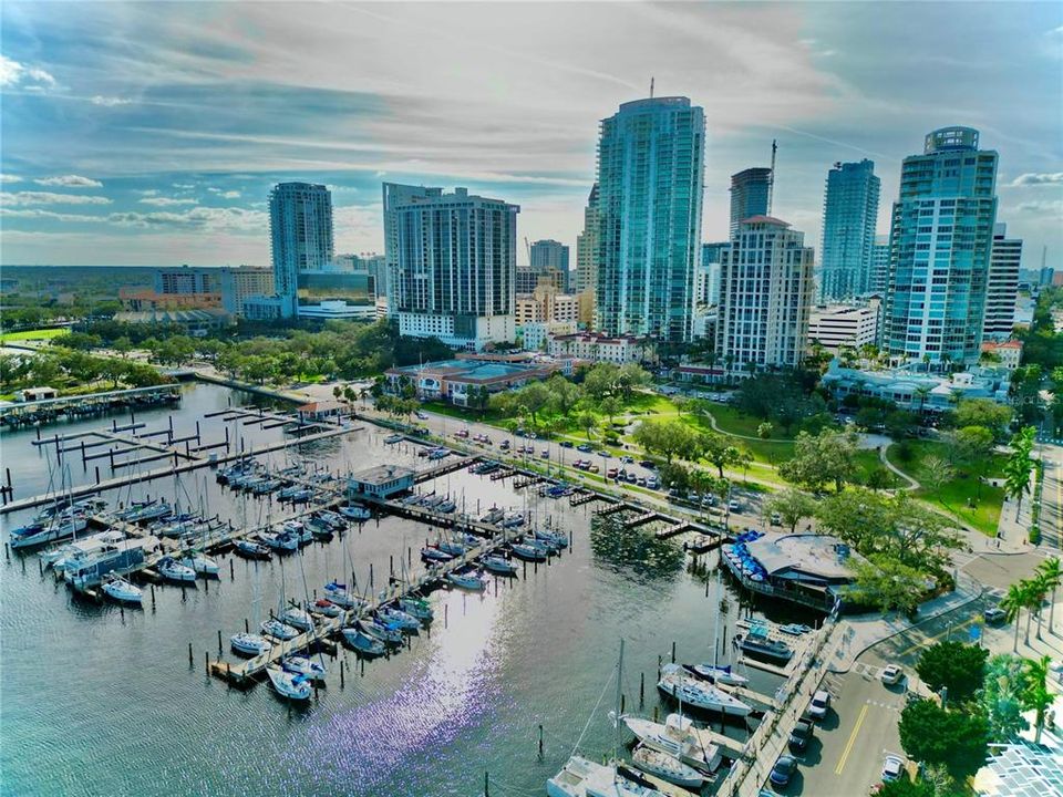 For Rent: $2,150 (1 beds, 1 baths, 707 Square Feet)