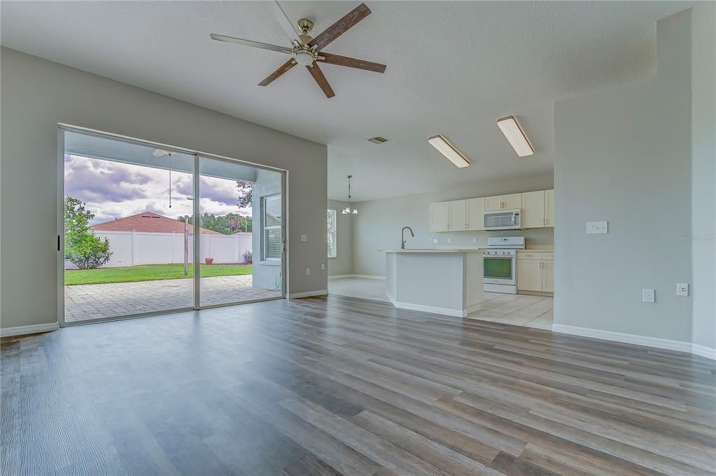 For Rent: $2,875 (4 beds, 2 baths, 2421 Square Feet)