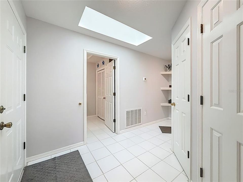 待售: $353,900 (2 贝兹, 2 浴室, 1252 平方英尺)