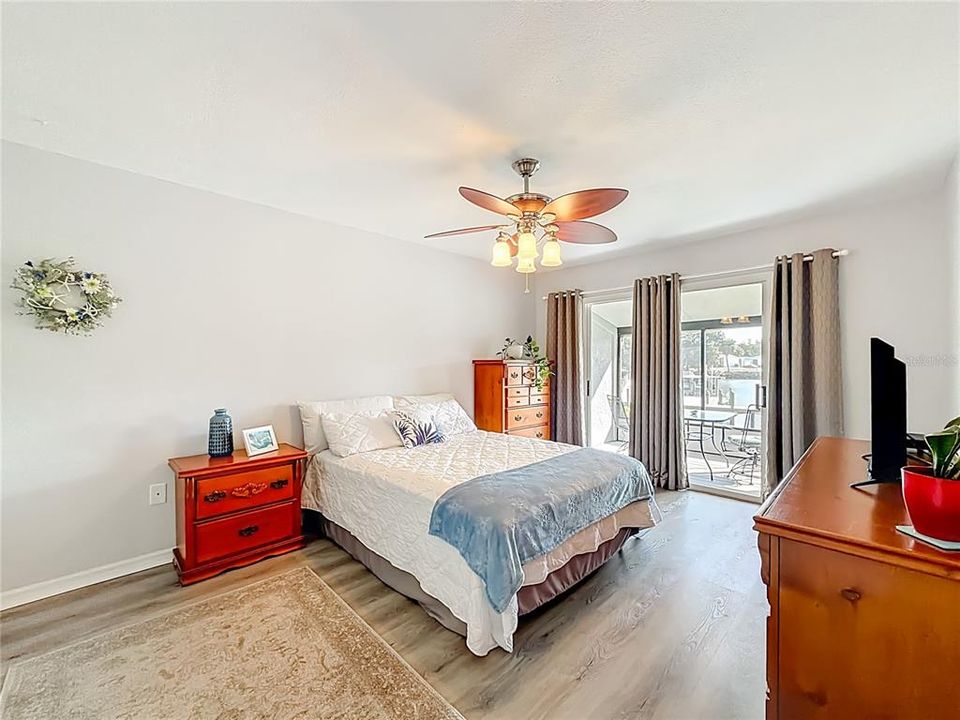 待售: $353,900 (2 贝兹, 2 浴室, 1252 平方英尺)