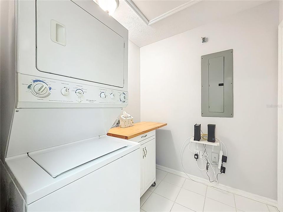 待售: $353,900 (2 贝兹, 2 浴室, 1252 平方英尺)