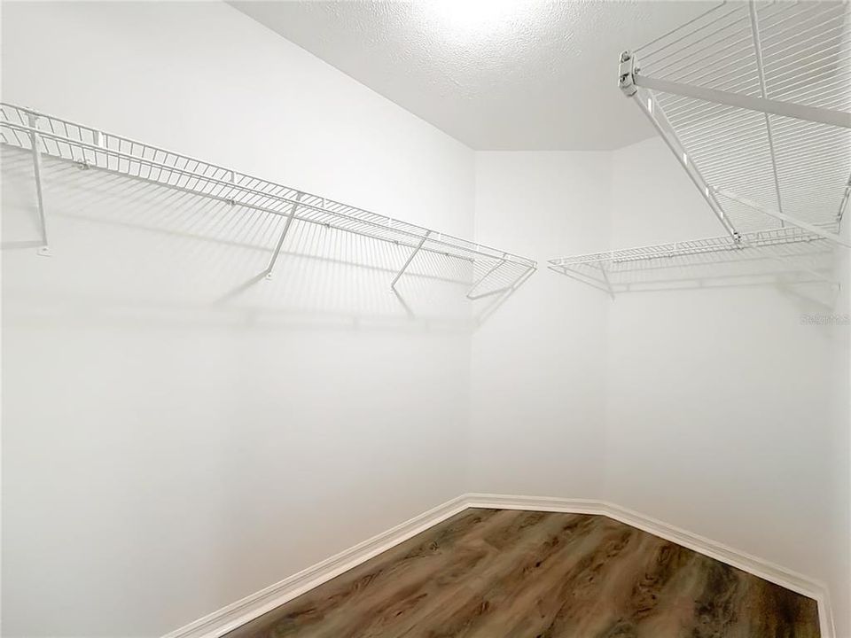 待售: $353,900 (2 贝兹, 2 浴室, 1252 平方英尺)