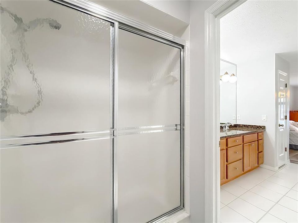 待售: $353,900 (2 贝兹, 2 浴室, 1252 平方英尺)