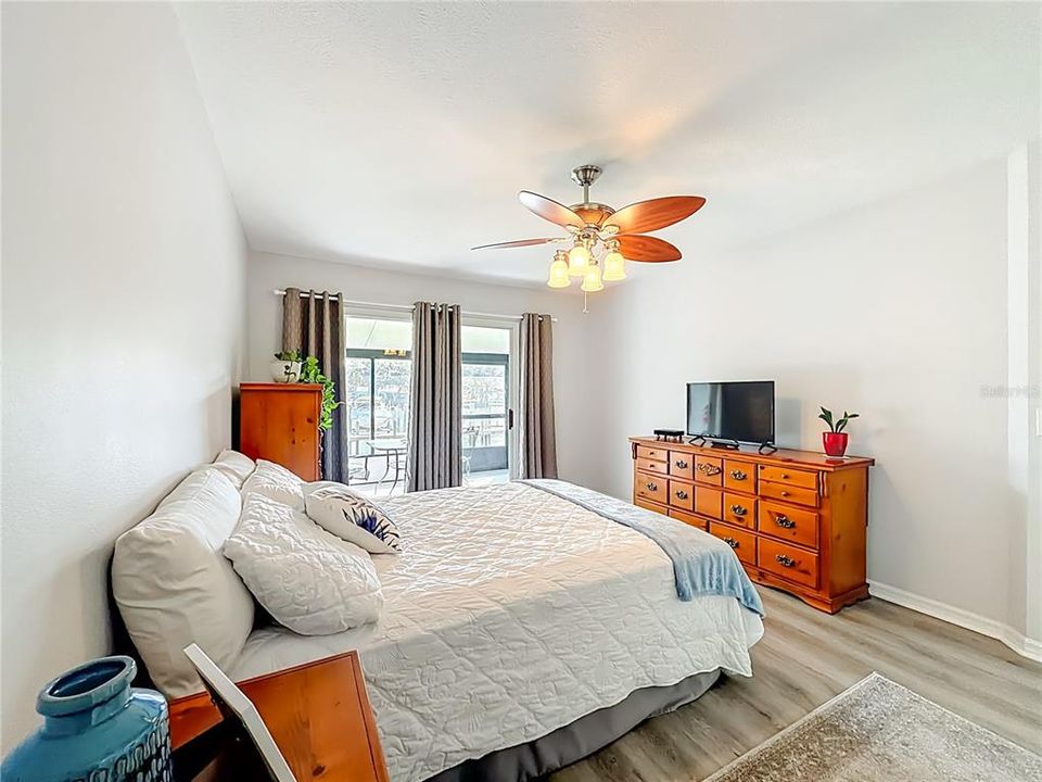 待售: $353,900 (2 贝兹, 2 浴室, 1252 平方英尺)