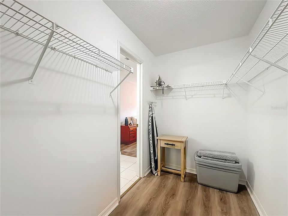 待售: $353,900 (2 贝兹, 2 浴室, 1252 平方英尺)