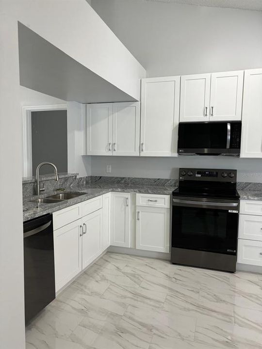 出租: $2,800 (3 贝兹, 2 浴室, 1617 平方英尺)