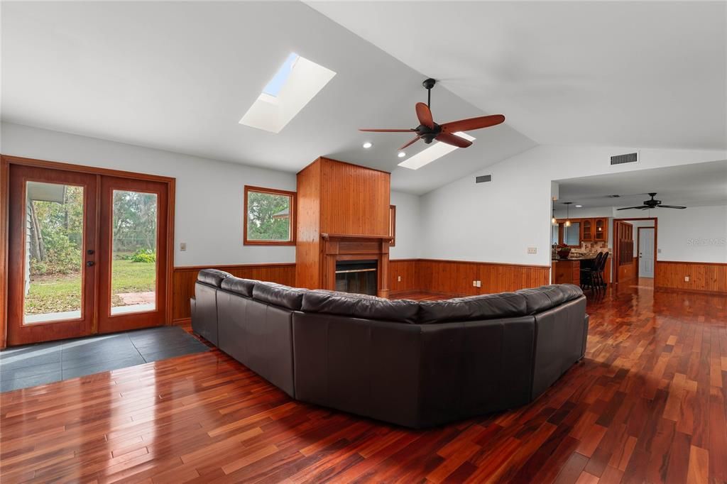 En Venta: $515,000 (3 camas, 3 baños, 2719 Pies cuadrados)