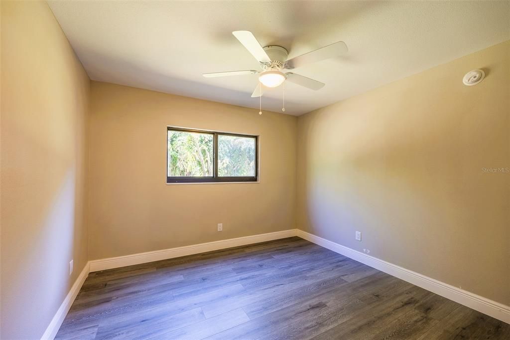For Sale: $149,999 (3 beds, 2 baths, 1076 Square Feet)