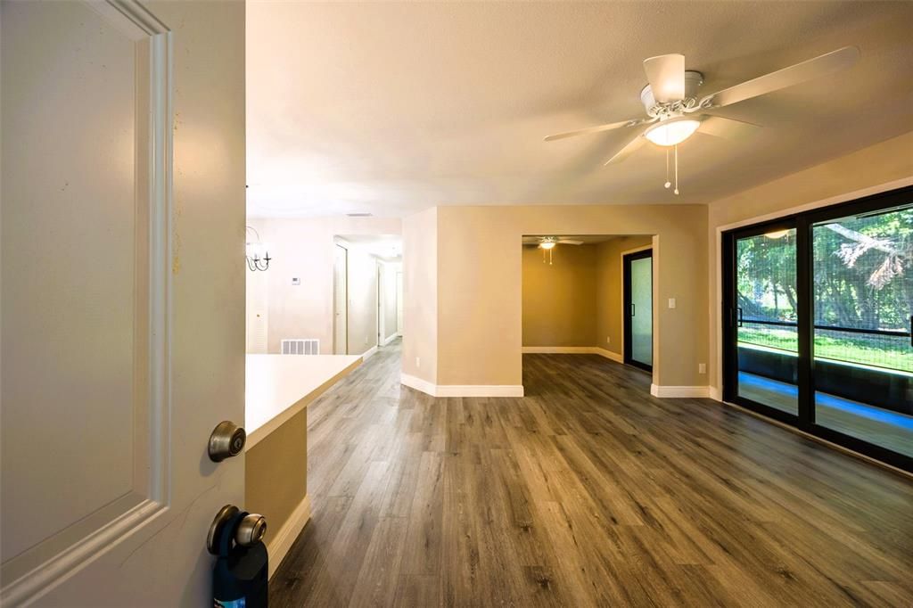 For Sale: $149,999 (3 beds, 2 baths, 1076 Square Feet)