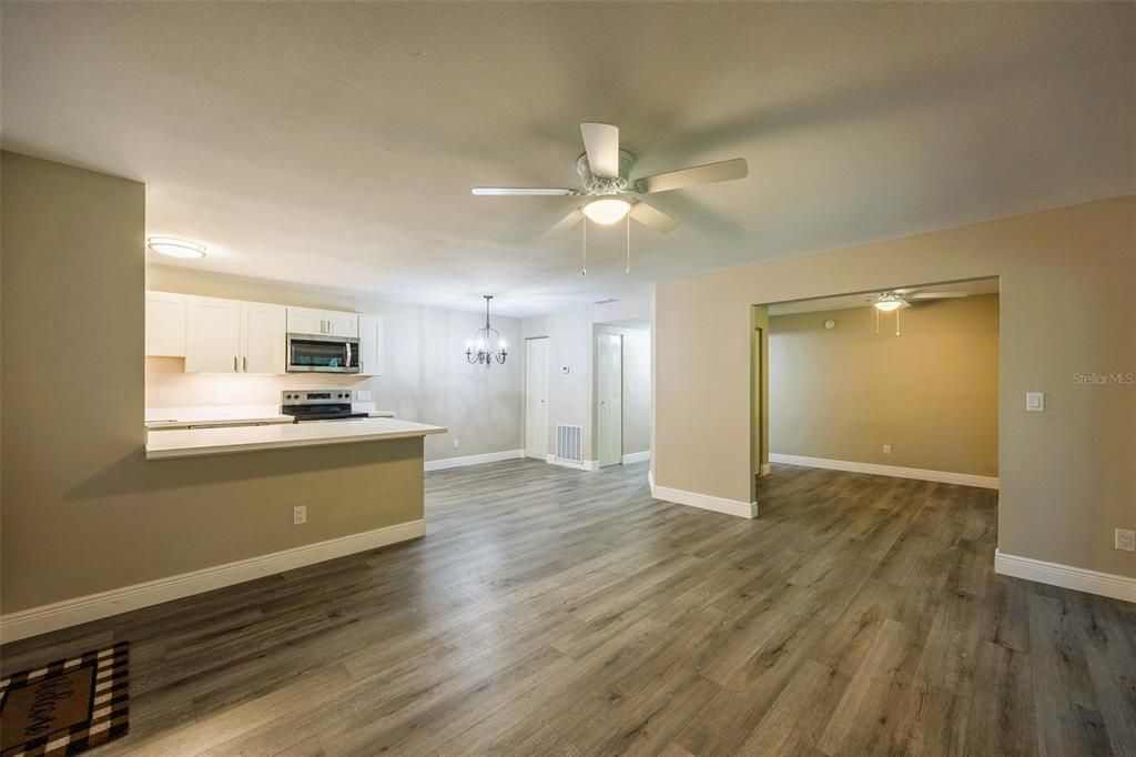 For Sale: $149,999 (3 beds, 2 baths, 1076 Square Feet)