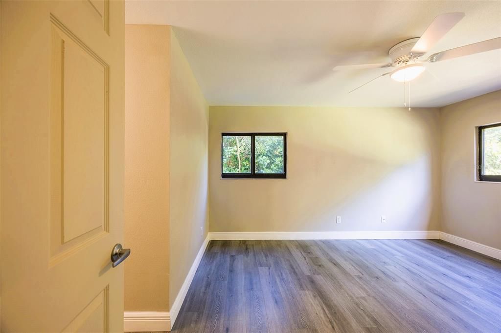 For Sale: $149,999 (3 beds, 2 baths, 1076 Square Feet)