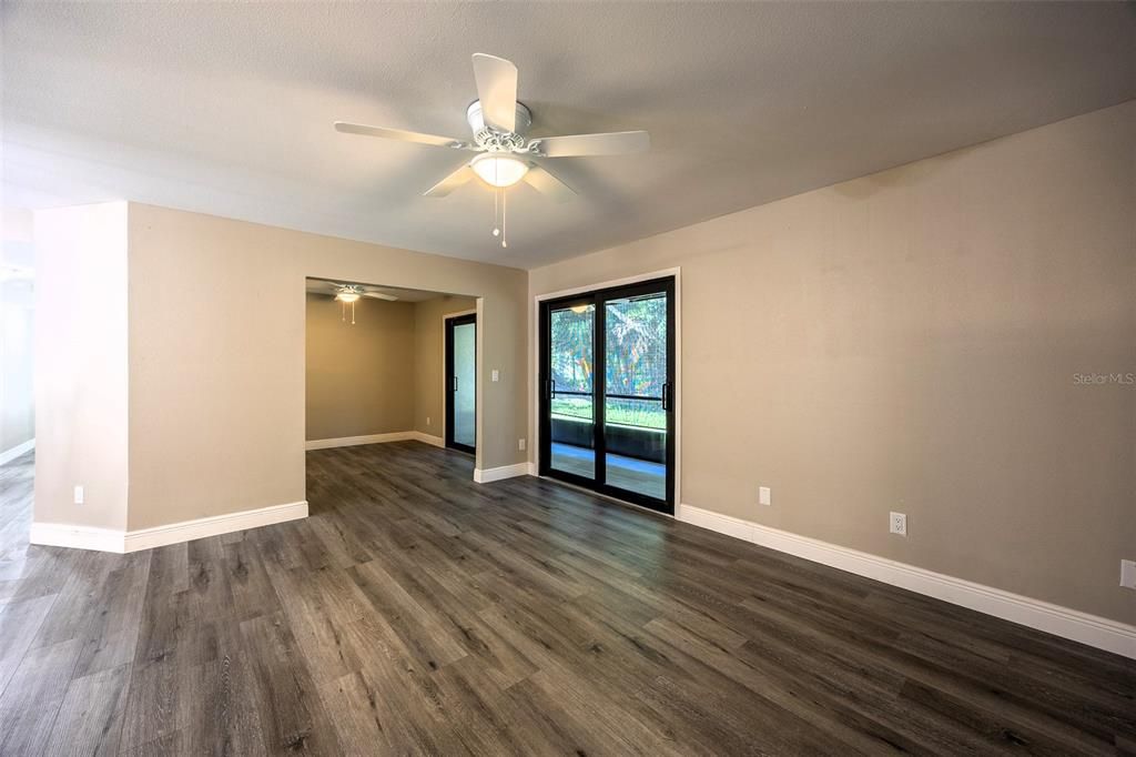 For Sale: $149,999 (3 beds, 2 baths, 1076 Square Feet)