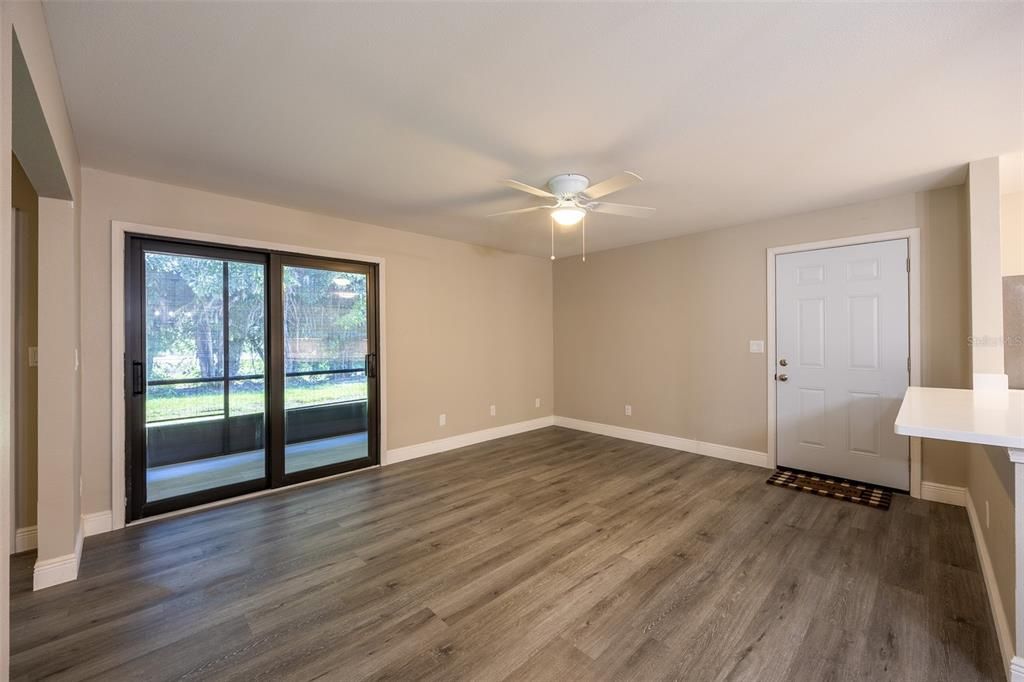 For Sale: $149,999 (3 beds, 2 baths, 1076 Square Feet)