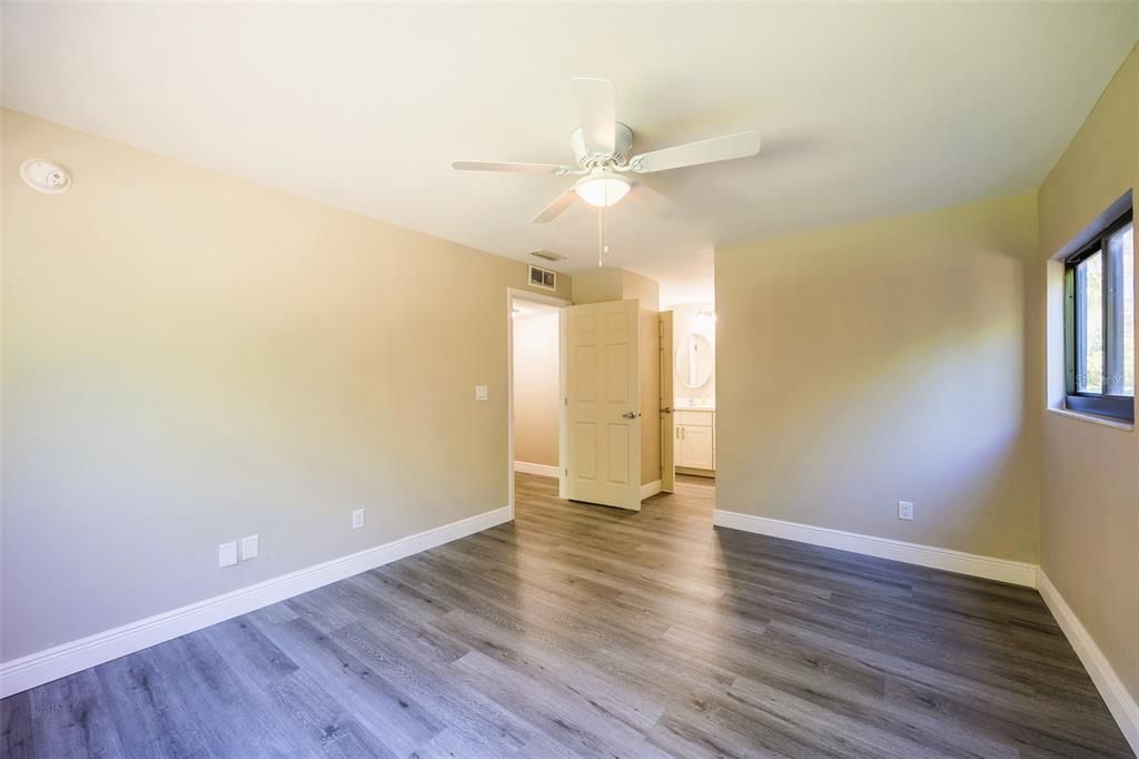 For Sale: $149,999 (3 beds, 2 baths, 1076 Square Feet)