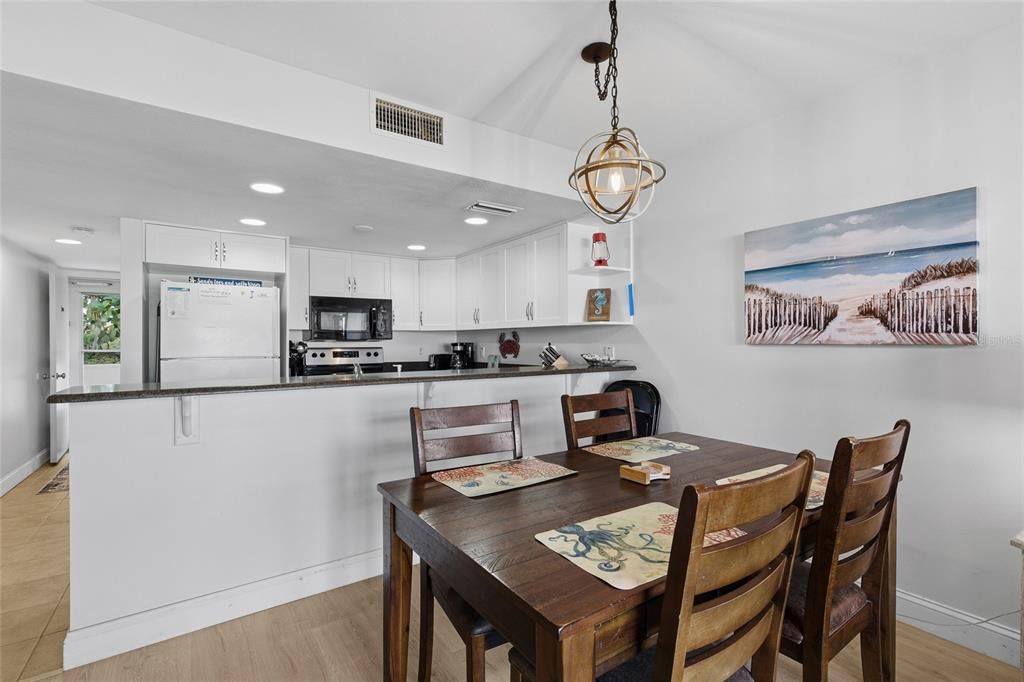 En Venta: $475,000 (2 camas, 2 baños, 889 Pies cuadrados)