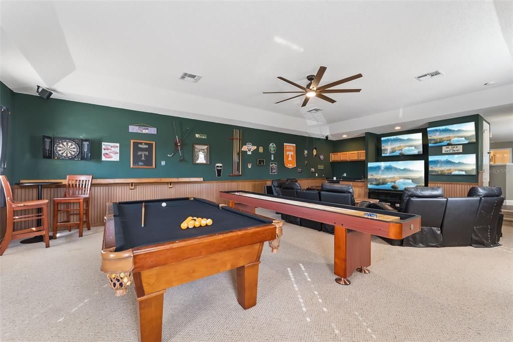 For Sale: $850,000 (4 beds, 2 baths, 4204 Square Feet)