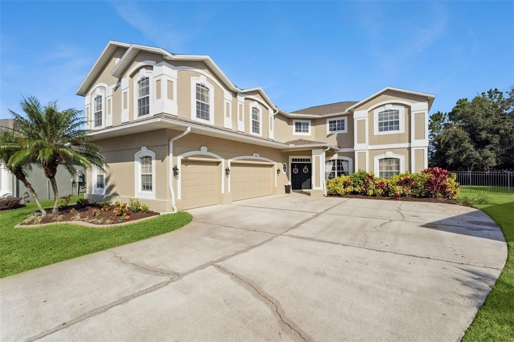 For Sale: $850,000 (4 beds, 2 baths, 4204 Square Feet)