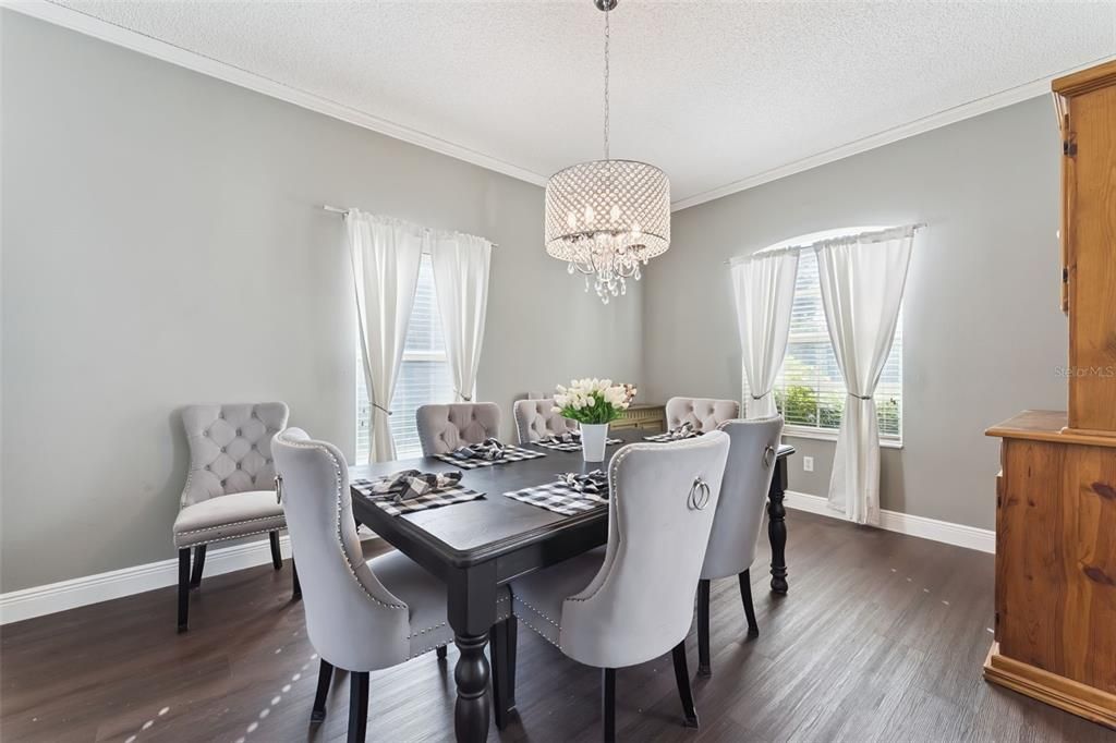 For Sale: $850,000 (4 beds, 2 baths, 4204 Square Feet)