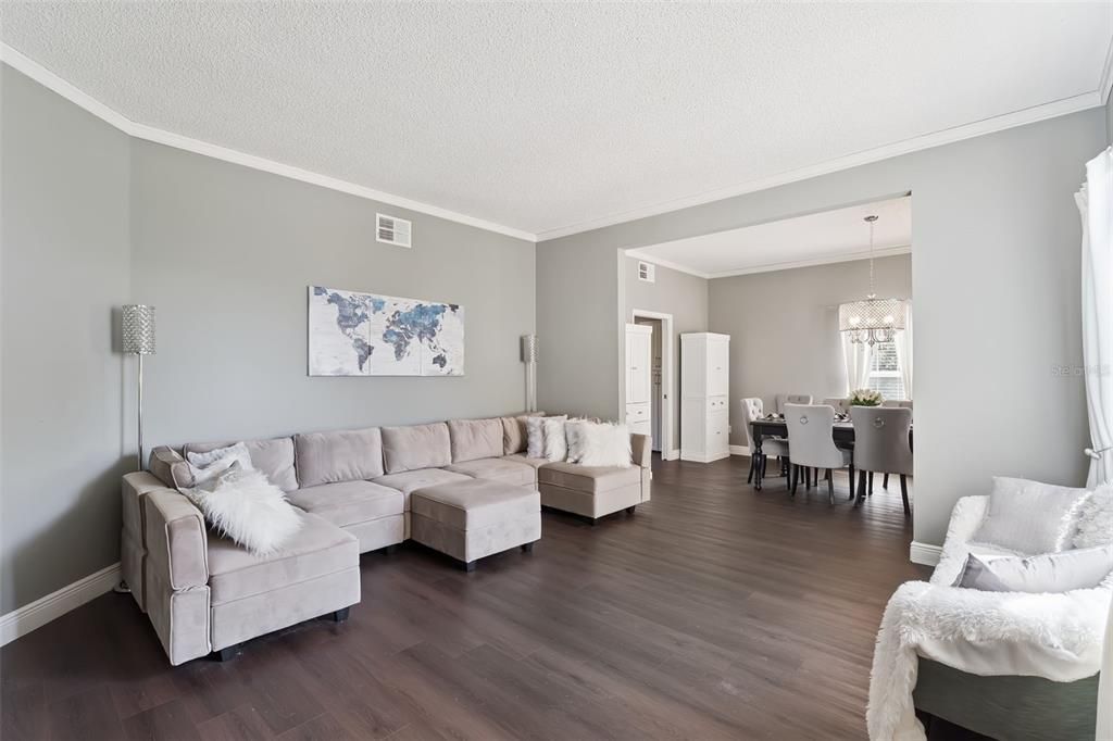 For Sale: $850,000 (4 beds, 2 baths, 4204 Square Feet)